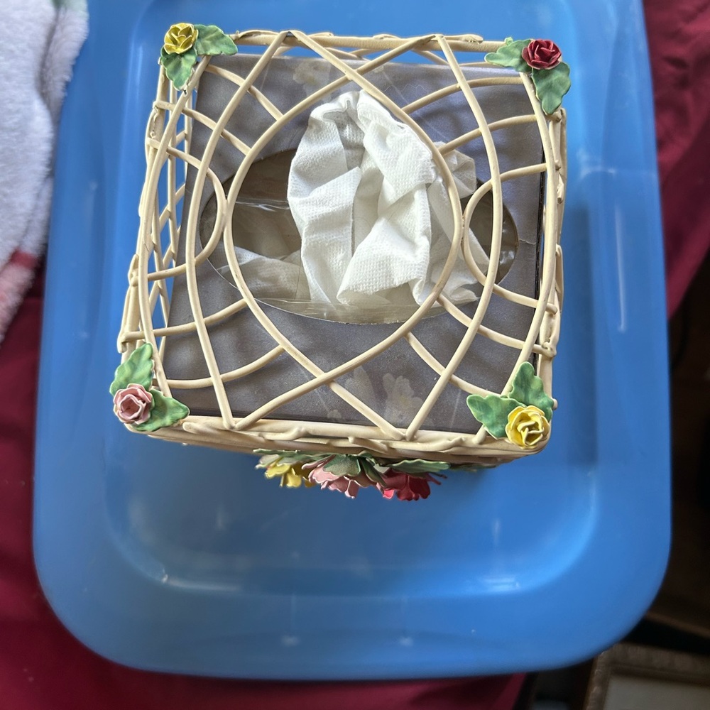 Vintage 1950s Tissue Box Holder ~ Italian Floral Tissue Cover - Picture 2 of 4